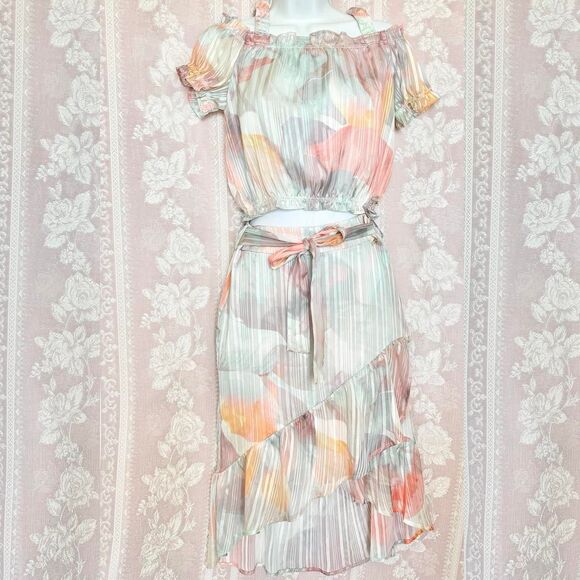 Guess Women's Pastel Color 2 Piece Crop Top and Skirt - Picture 1 of 5